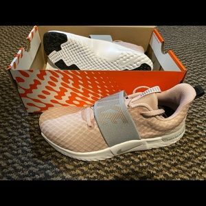 Brand New Never Worn size 7 Nike